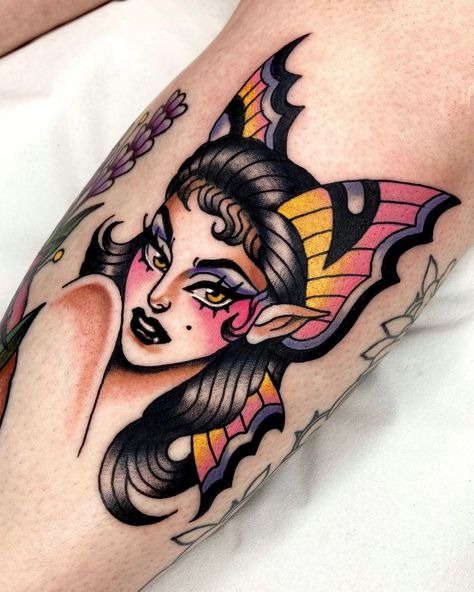 David Kohlver (@kohlver.tattoo) • Fotos e vídeos do Instagram Color Tattoo Traditional, American Traditional Tattoos Pinup, American Traditional Tattoo Women, 1920s Tattoo Ideas, Curvy Pinup Tattoo, Neo Traditional Tattoos Women, Butterfly Woman Tattoo, Cute American Traditional Tattoo, American Trad Tattoo