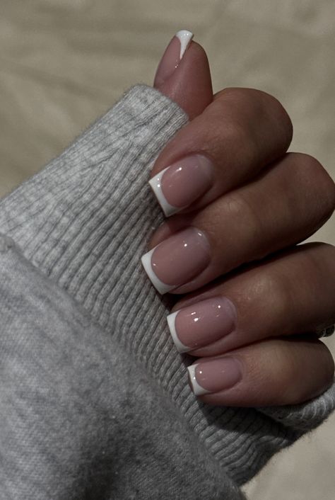 Natural Classy Nails, Short Nail Inspo Summer 2024, Clean Summer Nails, Nails For Greece, Milky French Manicure, Sommer Nails, Acrylic Nails Almond Shape, Natural Nails Manicure, Solar Nails