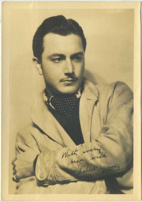 Robert Young Robert Young, Fan Photo, Movie Star, Vintage Movies, Golden Age, Old Hollywood, Movie Stars, Hollywood, Male Sketch