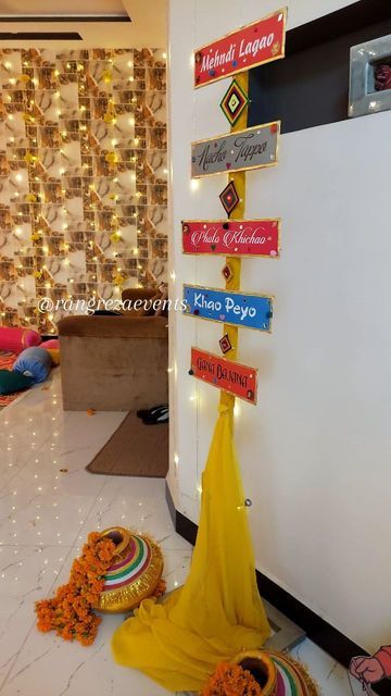 Shadi Vala Ghar Board Ideas, Diy Dholki Decor, Mayun Decor, Wedding Props Ideas, Mehndi Photoshoot, Dholki Ideas, Shadi Decor, Shaadi Vibes, Mehendi Event