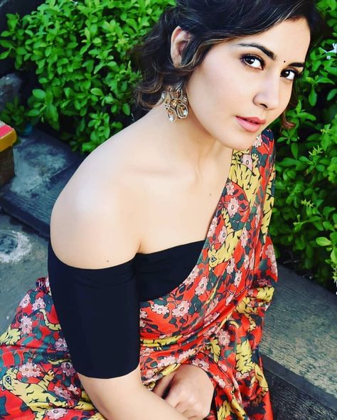 Raashi Khanna, Rashi Khanna, Reality Kings, Instagram Beauty, Beauty Queen, Bollywood Actress, Halter Dress, The Globe, Blonde