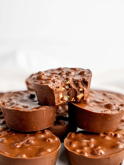 Healthy Ferrero Rocher Fudge Cups Ferrero Rocher Cups, Rocher Ferrero Ideas, 2025 Meals, Fudge Cups, Crunchy Rice, Healthy Fudge, Christmas Cookies And Candy, Well Plated, Gluten Dairy Free Recipes