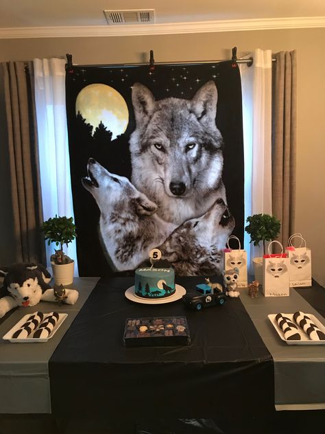 Wolf themed party Wolf Birthday Party Decorations, Wolf Theme Birthday Party, Therian Birthday Party, Wolf Party Decorations, Twilight Baby Shower Theme, Werewolf Birthday Party, Wolf Party Ideas For Kids, Wolf Baby Shower Theme, Wolf Theme Party