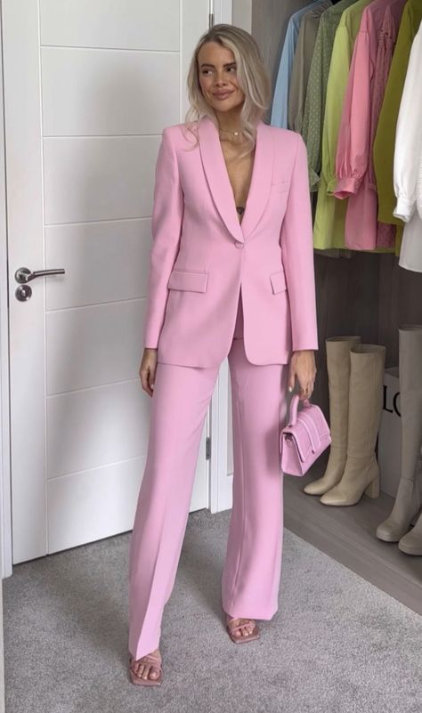 Zara Suits Women, Pink Suits Women, Graduation Suit, Wedding Party Dress Guest, Pink Pants Outfit, Zara Suits, Look Office, Elegant Outfit Classy, Corporate Attire