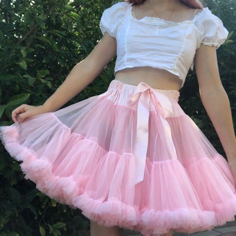 Pettiskirt Outfit, Cancan Skirt, Fluffy Tulle Skirt, Outfits Skirt, Chiffon Ruffle Dress, Pretty Halloween Costumes, Frilly Dresses, Kids Gown