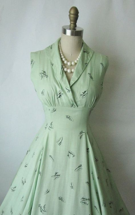 1950s Dress Casual, Green 50s Dress, 50s Style Dresses, 1950's Dresses, 50's Dresses, Printed Dresses Fashion, Vintage Print Dress, House Dresses, Robes Vintage