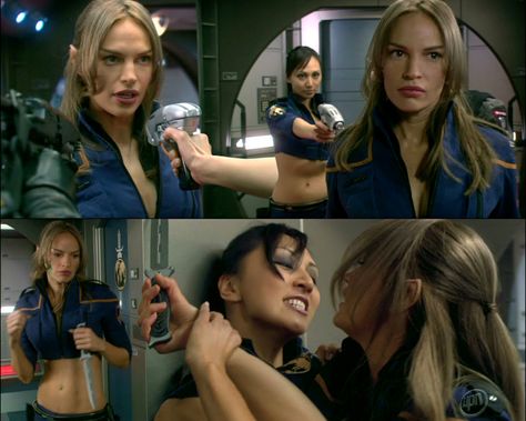 Mirror Universe T'Pol and Hoshi from the "Star Trek Enterprise Mirror Universe episode "Through A Mirror Darkly" -- Star Trek's mirror universes must have a warm zone at about the 3 foot level and the ladies always have bare midriffs to stay cool. Jolene Blalock, Linda Park, Star Trek Costume, Mirror Universe, Star Trek Uniforms, Star Trek Online, Star Trek Original Series, Star Trek Original, Film Images