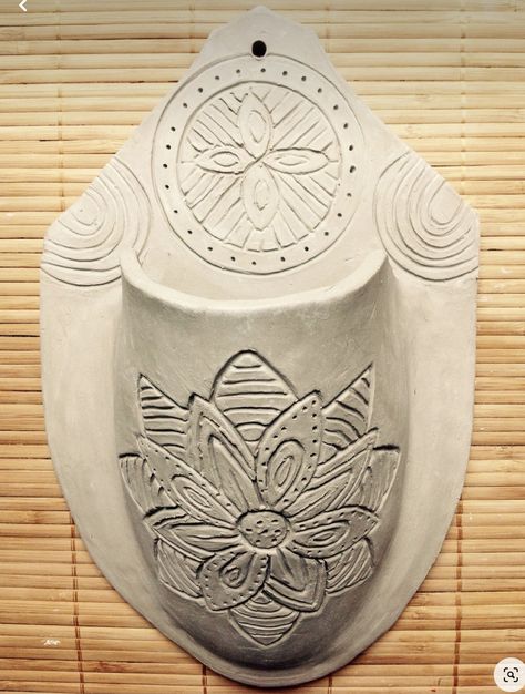 Ceramic Garden Art Sculpture, Ceramic Wall Pockets Ideas, Ceramic Wall Vase, Ceramic Wall Pocket, Clay Wall Pockets, Ceramic Wall Art Sculpture, Pottery Wall Art, Wall Mounted Vase, Vase Ceramics