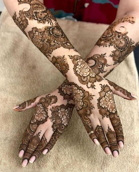 Back Bridal Mehndi, Mehndi Designs Bridal Back Hand, Henna Designs Bride, Bridal Mehndi Designs With Names, Bridal Mehndi Designs Front Hand, Bridal Mehndi Designs Back Hands, Bridal Mehndi Designs For Foot, Bridal Henna Designs Unique, Mehendi For Bride