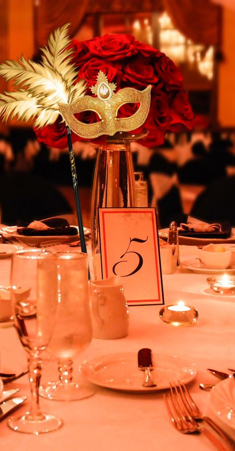 Mascarade Ball Quince Theme, Masquerade Prom Centerpieces, Masquerade Ball Table Decorations, Masquerade Tablescape, Mask Party Decoration, Red And Gold Masquerade Party, Masquerade Party Favors Ideas, Masquerade Table Centerpieces, Masquerade Gala Decorations