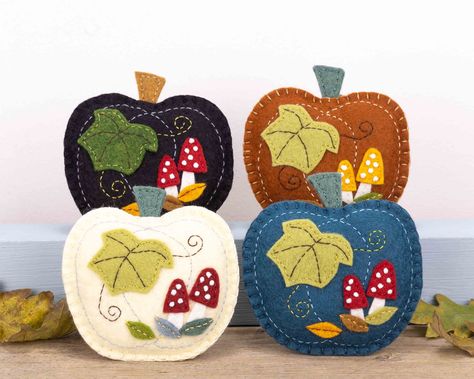 Ultimate Guide to Fall Sewing Projects: From Fashion to Home Decor Harry Potter Applique Pattern, Fall Felt Ornaments, Felt Fall Crafts, Felt Pumpkins Diy, Felt Thanksgiving, Autumn Ornaments, Fall Felt Crafts, Felt Autumn, Pumpkin Felt