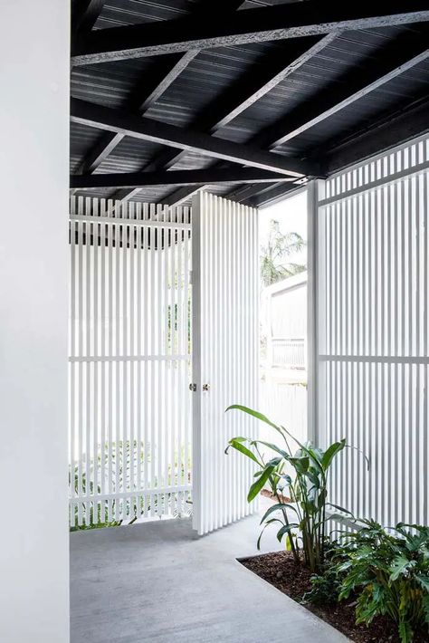 Improve The Curb Appeal With Slats #woodenslats #homedecor #decorhomeideas Verandah Ideas, Bedroom Headboards, Cladding Ideas, Construction Photography, Queenslander Renovation, Carport Ideas, Statement Walls, Queenslander House, Mediterranean Luxury