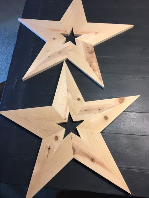 This is a simple DIY project. Cedar wooden stars are beautiful for decorating inside and outside, especially around the holidays. It's best to build a jig for making your wooden star, and you can use inexpensive cedar fence pickets. #video #star #cedar #woodworking Cedar Picket Projects, Diy Wooden Star, 5 Pointed Star, Christmas Diy Wood, Fence Pickets, Wood Craft Projects, Video Star, Cedar Fence, Wood Stars