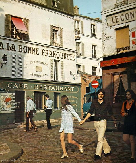 Montmartre (A la bonne franquette) Paris, circa 1970, Patrice Molinard -  vintageparis21 French Aesthetic, Living In London, Montmartre Paris, Fotografi Vintage, Old Paris, Paris Jackson, Paris Vintage, Paris Aesthetic, Vintage Paris