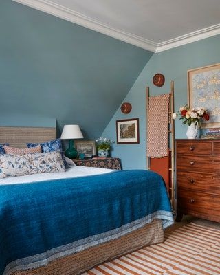 Blue Bedroom Ideas, Blue Bedroom Design, Teal Walls, London Apartment, Modern Bedroom Design, Spare Bedroom, Bedroom Paint, Blue Bedroom, House Garden