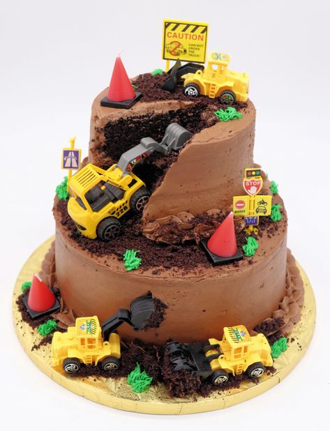 Construction Birthday Cake Boys, Birthday Cake Construction, Construction Site Cake, Construction Birthday Party Cakes, Digger Birthday Cake, Construction Birthday Party Ideas, Digger Cake, Construction Birthday Cake, Dump Truck Birthday Party