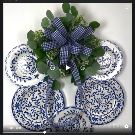 Blue Chinoiserie Decor, Plate Wreath, China Crafts, Chinoiserie Decorating, Blue Chinoiserie, Blue And White Chinoiserie, Blue White Decor, Plate Wall Decor, Home Decor Hacks