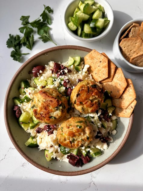 Turkey Meatballs with Feta and Spinach (gluten-free) - rachLmansfield Turkey Feta Meatballs, Aip Lifestyle, Meatloaf Balls, Feta Meatballs, Meatballs For Dinner, Healthy Meatball Recipe, Aip Lunch, Macros Recipes, Turkey Meatballs Baked