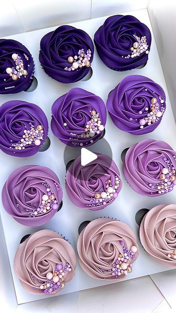 Ombré Cupcakes, Buttercream Rosettes, Rosette Cupcakes, Cupcake Decorating Ideas, Frosted Cupcakes, Ombre Cake, Glass Diy, Cupcake Frosting, Stained Glass Diy