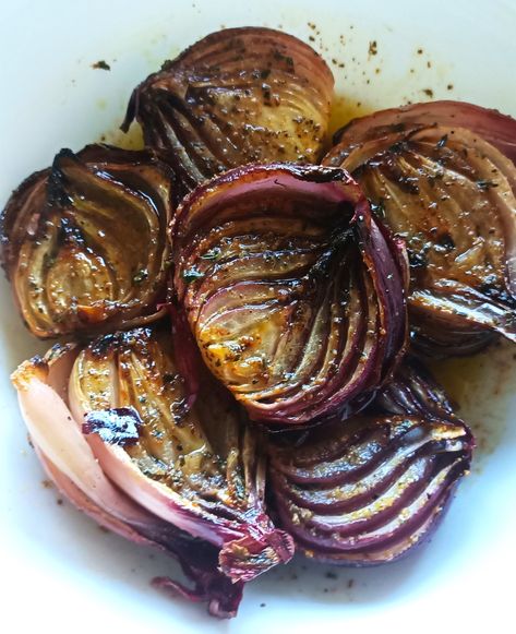 Red Onion Recipes, Yummy Veggies, Roasted Onions, Baked Tomatoes, Vegetable Casserole, Kitchen Smells, 12 Tomatoes, Onion Recipes, Red Onions