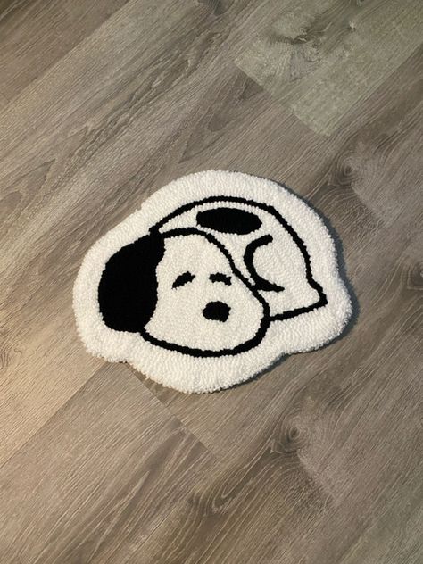 Dog Rug Tufting, Rug Tufting Diy, Xmas Rug, Tufting Diy, Rug Tufting, Funky Rugs, Bear Rug, Tufted Rugs, Rug Ideas