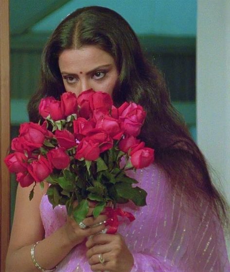 taurus moodboard🦋 on Instagram: “SILSILA (1981) • * * #taurus #silsila #rekha” Rekha Actress, Vintage Bollywood Aesthetic, Bollywood Retro, South Asian Aesthetic, Desi Love, Retro Bollywood, 90s Bollywood, Vintage India, Vintage Bollywood