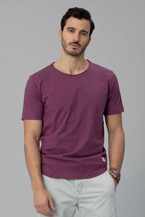 Men Style 2022, Stylish Men Wear, Smart Casual Menswear, T Shirt Outfits, Tech Business, Casual Menswear, Men Photoshoot, Collar T Shirt, Stylish Men Casual