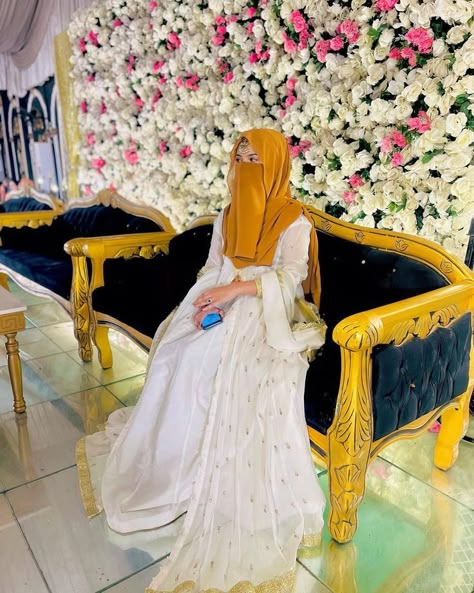 Niqab Bride, Pakistani Maxi, Muslim Dp, Niqabi Bride, Nights Aesthetic, Hijabi Brides, Hijab Dpz, Muslimah Wedding Dress, Balochi Dress