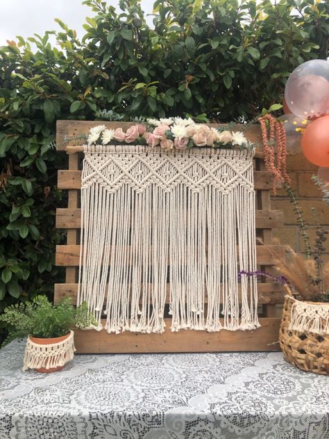 Macrame Wedding Backdrop Diy, Macrame Bridal Shower Decor, Macrame Backdrop Diy, Homecoming Backdrops, Macrame Photo Backdrop, Boho Backdrop Ideas, Bridal Table Backdrop, Bridal Shower Boho, Macrame Wedding Decor