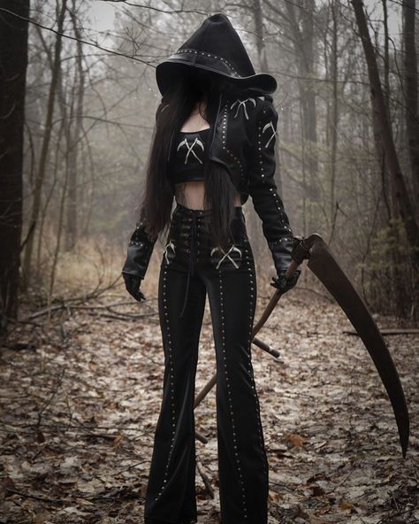 Grim Reaper Clothes, Grim Reaper Halloween Costume, Sharon Ehman, Grim Reaper Costume, Halloween Costumes 2022, Reaper Costume, Cosplay Ideas Women, Toxic Vision, Hot Halloween Outfits