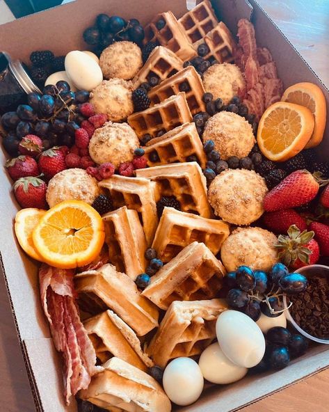 Charcuterie Breakfast, Brunch Boards, Breakfast Delivery, Breakfast Charcuterie, Breakfast Board, Pokemon Bead, Blue Morning, Catering Business, Breakfast Idea