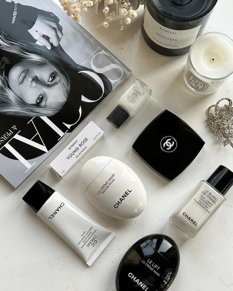 Makeup Black And White Aesthetic, Chanel Mirror Aesthetic, Black And White Skincare Aesthetic, Chanel Skincare Aesthetic, Chanel Beauty Aesthetic, Black And White Luxury Aesthetic, Black And White Skincare, Sylvie Core, Chanel Essentials