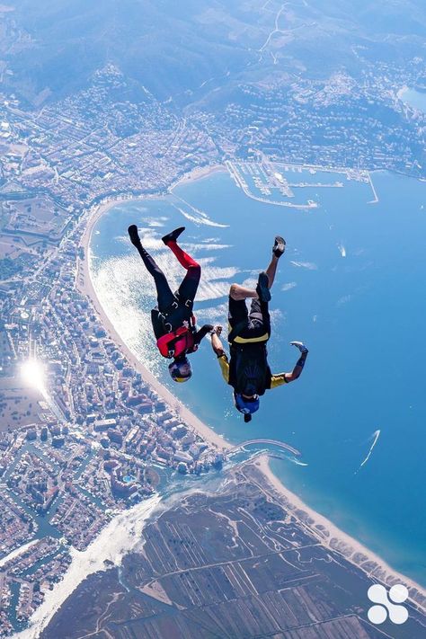 Sky Diving Aesthic, Sky Diving Aesthetic, Skydiving Aesthetic, Skydiving Pictures, Sky Diving, Aerial Acrobatics, Hang Gliding, Sky Sports, Sports Aesthetic