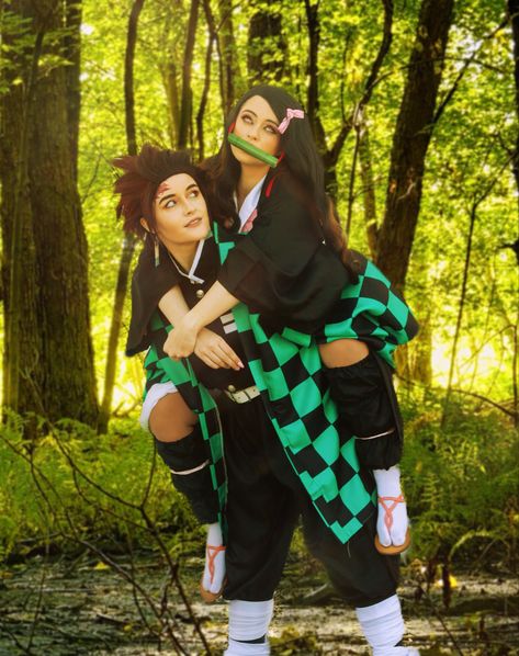 Nezuko and Tanjiro Cosplay 🎀 #animecosplay #nezukoedit #nezukocosplay #demonslayercosplay #kimetsunoyaibacosplay #tanjirocosplay #nezukocosplay #demonslayercosplay #cosplayedit Demon Slayer Couple Costume, Demon Slayer Family Costume, Nezuko Costume, Cosplay Demon Slayer, Demon Slayer Cosplay Tanjiro, Nezuko And Zenitsu Cosplay, Nezuko And Tanjirou Roleswap, Demon Slayer Cosplay Nezuko, Nezuko And Tanjirou Cosplay