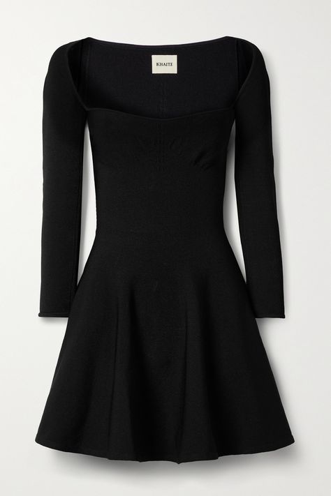 Princesa Anne, Knitted Dress Outfit, 2021 Fashion Trends, Delicate Pendant, Mini Robes, 2021 Fashion, Black Dresses Casual, Knit Mini Dress, Romantic Style