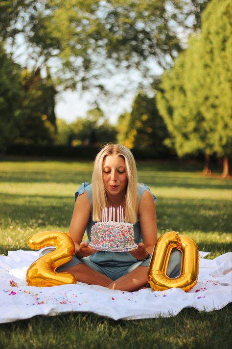 16 Year Photo Shoot, Simple Sweet 16 Photoshoot, 29th Birthday Photoshoot Ideas Outdoor, 16 Bday Photoshoot Ideas, Sweet 17 Photoshoot Ideas, 10 Year Birthday Photo Shoot, 20th Birthday Photoshoot Outdoor, 13 Bday Photoshoot Ideas, Black Sweet 16 Photoshoot Ideas