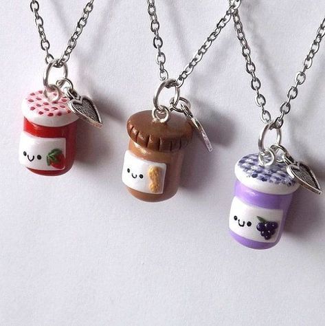 Fimo Kawaii, Crea Fimo, Polymer Clay Kawaii, Three Best Friends, Funny Gifts For Friends, Tanah Liat, Bff Necklaces, Friend Jewelry, Peanut Butter And Jelly