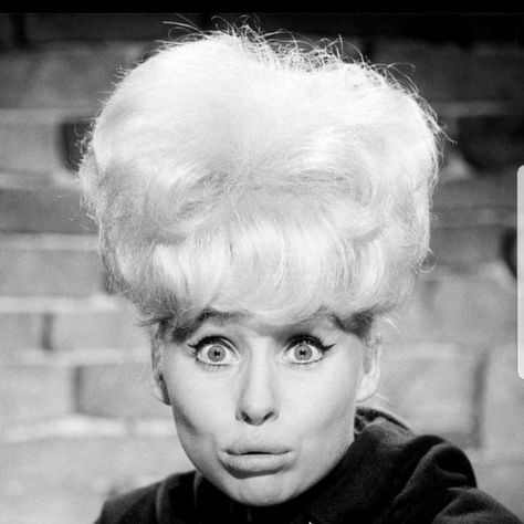 Dame Barbara Windsor Barbara Windsor, Honor System, The British Empire, British Empire, British Actresses, Film Stars, Bw Photo, Windsor, Pin Up