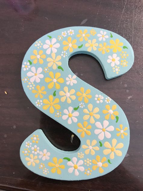 Cardboard Letter Painting Ideas, Initial Paintings On Canvas, Letter S Painting Ideas, Painting On Wooden Letters, S Painting Letter, Painted Letter Designs, Painted Wall Letters, Wooden Letters Painted Ideas, Initial Painting Letters