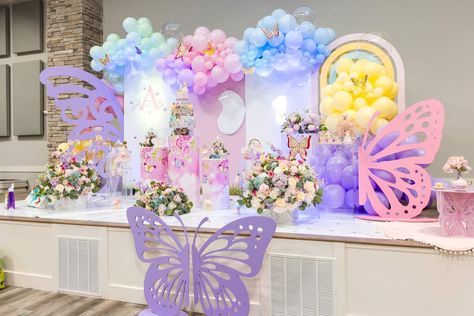 1st Birthday Butterfly | CatchMyParty.com Birthday Decoration Butterfly Theme, Birthday Party Butterfly Theme, Butterfly Theme Birthday Decoration, Butterfly Theme Birthday Party, Pelli Decoration, 1st Birthday Butterfly, Butterfly 1st Birthday, Butterfly Birthday Party Decorations, Butterfly Themed Birthday Party