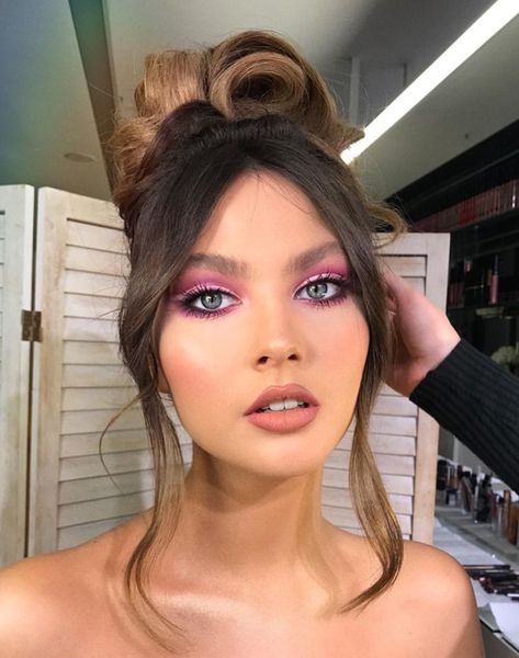 Fuschia Dress Makeup, Fucsia Dress Makeup Ideas, Fuschia Makeup Looks, Magenta Dress Makeup, Hot Pink Prom Makeup, Fuschia Pink Nails, Quinceanera Makeup Ideas, Fuschia Makeup, Light Pink Quince