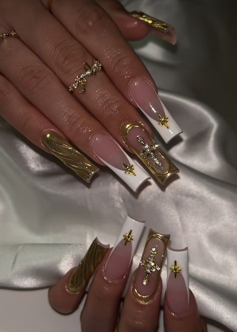 Classy White And Gold Nails, Virgo Acrylic Nails Designs, Jewelry Nails Design, Leo Zodiac Nail Designs, White And Gold Nails Acrylic, Leo Inspired Nails, Black And Gold Acrylics, Gold Chrome Nails Designs, Gold Square Nails