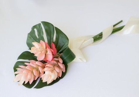 Simple Small Wedding, Small Wedding Bouquet, Wedding Bouquet Ribbon, Tropical Wedding Bouquets, Small Wedding Bouquets, Protea Bouquet, Tropical Bouquet, Bouquet Ribbon, Simple Wedding Bouquets