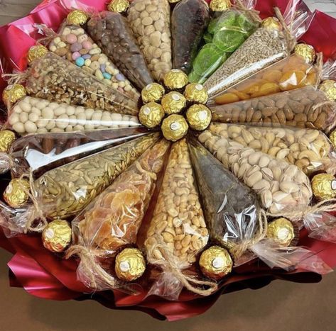 Battisi Packing, Packing Wedding Gift, Engagement Kavidi Ideas, Mamera Decoration Ideas, Bhaat Function Gift Ideas, Mameru Decoration Ideas, Eidi For Susral, Sweets Packing Ideas For Wedding, Dry Fruits Decoration Ideas