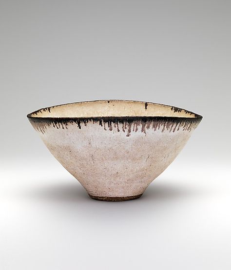 Lucie Rie / ルーシー・リー 陶芸 #ceramics #pottery Modernist Ceramics, Biu Biu, Lucie Rie, Austria Vienna, Pottery Design, Wood Ash, Keramik Design, Ceramics Pottery, Japanese Pottery