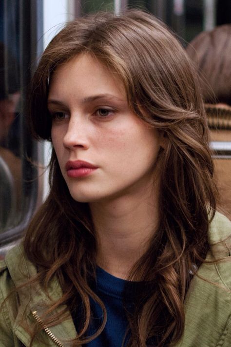 Marine Vacth Hairstyles Brunette, Brunette Hairstyles, Lazy Hairstyles, Bouffant Hair, Shoulder Hair, Shag Hairstyles, Popular Haircuts, Hair Styles 2017, Cornrow