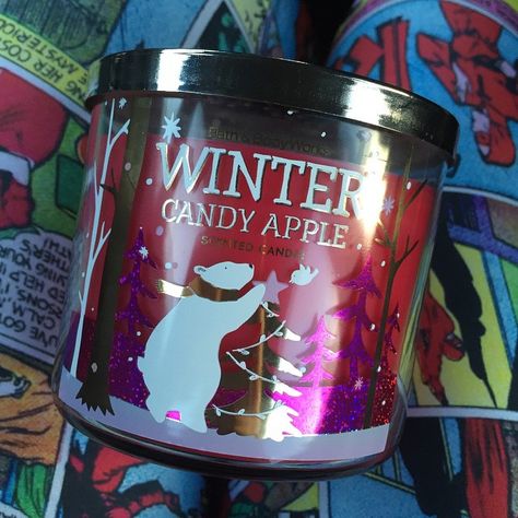 ᏁᎥƙƘᎥ ℒᎧᏤᏋᎦ Polar Bear Color, Candied Apples, Winter Candy Apple, Apple Theme, Bath And Body Works Perfume, Large Candle Holders, Holiday Scents, Orange Spice, Glass Jar Candles