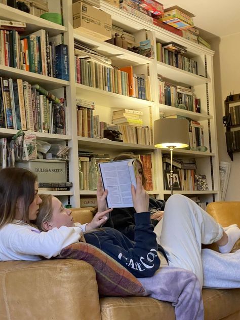 Library Friends Aesthetic, Reading With Friends Aesthetic, Date Aesthetic Wlw, Lesbian House, Cute Couple Aesthetic, Couple Aesthetics, Want A Girlfriend, Regular People, Girlfriend Goals