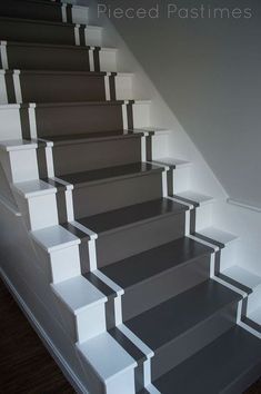 Basement Stairs Ideas, درج السلم, Carpet Staircase, Painted Staircases, Stair Makeover, Stairs Makeover, Staircase Remodel, Staircase Makeover, Basement Stairs