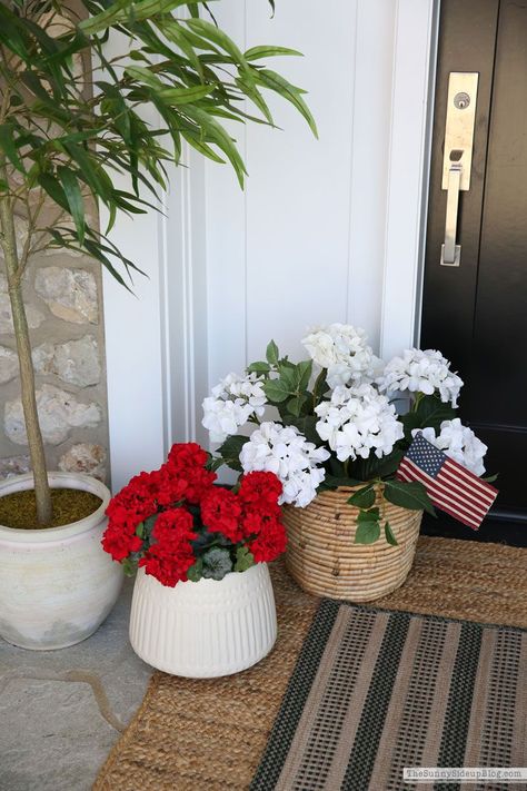 Forth Of July Outdoor Decor, Red And White Porch Decor, What To Do On Memorial Day, Front Porch Floral Ideas, July 4 Porch Decor, Subtle 4th Of July Decor, 4th Of July Home Decor Front Porches, Red White And Blue Patio Decor, Red White And Blue Front Porch Ideas